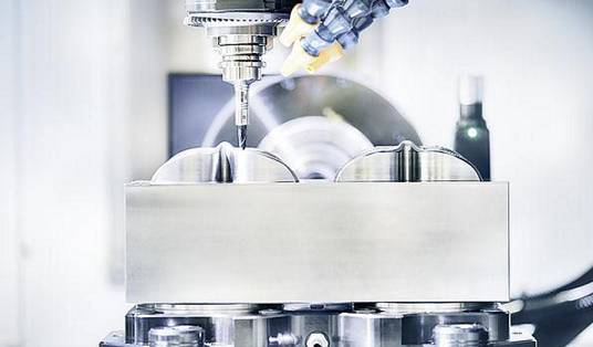 SCHUNK刀具夾持系統(tǒng)對(duì)機(jī)加工行業(yè)產(chǎn)生了前所未有的革命性影響。?模塊化夾持系統(tǒng)借鑒其優(yōu)勢(shì)，它的作用遠(yuǎn)不止于一個(gè)參考基準(zhǔn)，還提供了包括定位、夾持以及接口通用等功能。這種夾持原理如今被認(rèn)為是提高生產(chǎn)效率的最有效的方法之一，廣泛適用于從小型零件到大型零件，從粗加工到裝配應(yīng)用的各種工藝。作為這一技術(shù)的先驅(qū)以及夾持技術(shù)和抓取系統(tǒng)的領(lǐng)導(dǎo)者，SCHUNK始終致力于開發(fā)新的應(yīng)用領(lǐng)域，并在它的模塊化系統(tǒng)中新增了適用于直接夾持工件以及微小型零件的專業(yè)標(biāo)準(zhǔn)模塊。